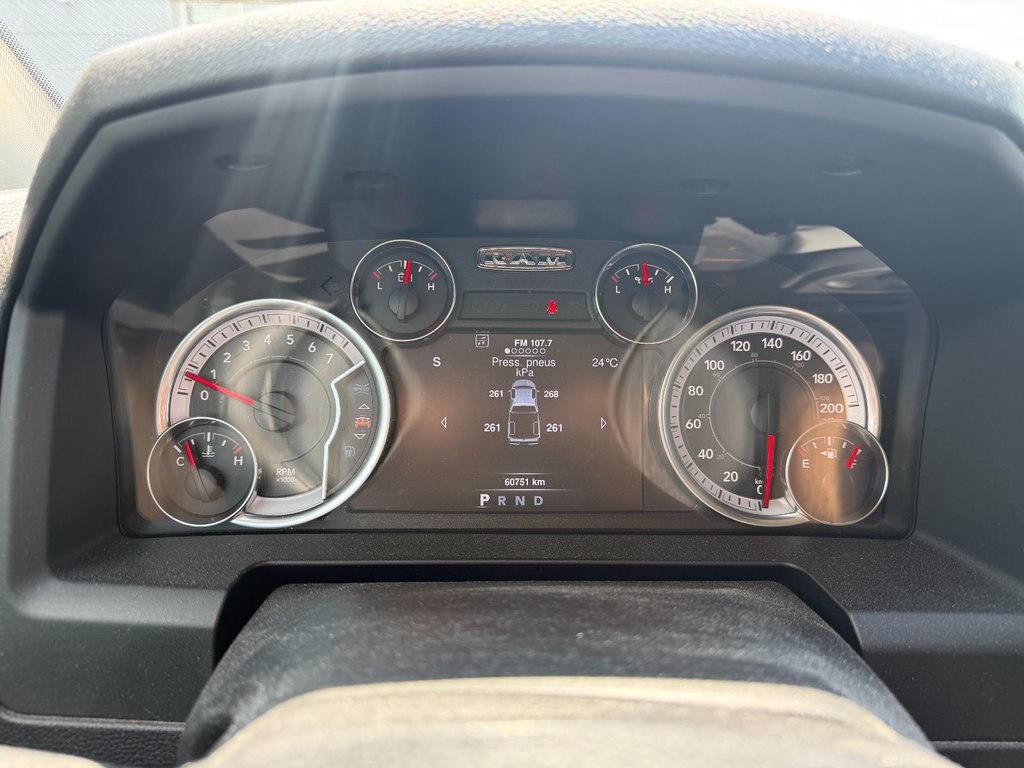 2021 Ram 1500 Classic SLT in Sherbrooke, Quebec - 9 - w1024h768px