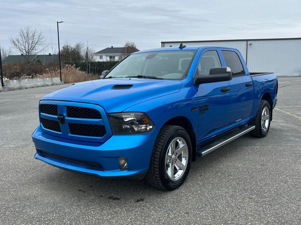 2022  1500 Classic Express Night V8 | 4x4 | Crewcab | in Sherbrooke, Quebec - 1 - w1024h768px