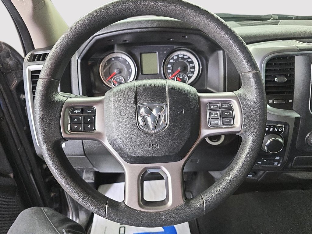 Ram 1500 Classic SLT CREW CAB 4X4 // V8 2022 à Sherbrooke, Québec - 12 - w1024h768px