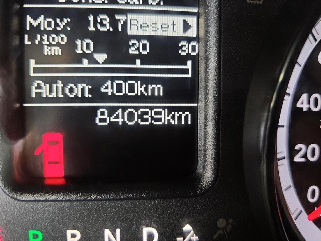 Ram 1500 Classic SLT CREW CAB 4X4 // V8 2022 à Sherbrooke, Québec - 13 - w1024h768px