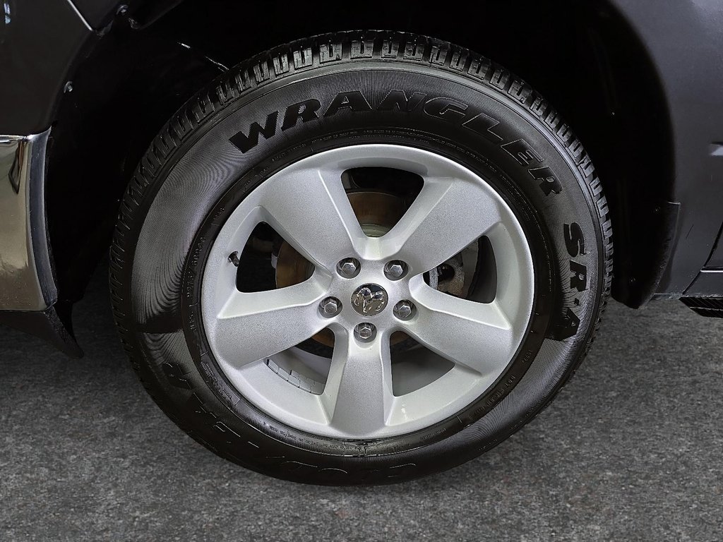 Ram 1500 Classic SLT CREW CAB 4X4 // V8 2022 à Sherbrooke, Québec - 7 - w1024h768px