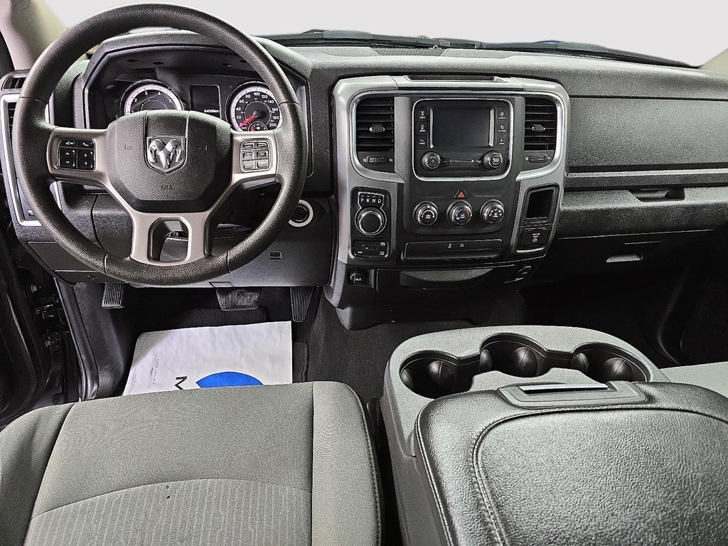Ram 1500 Classic SLT CREW CAB 4X4 // V8 2022 à Sherbrooke, Québec - 10 - w1024h768px