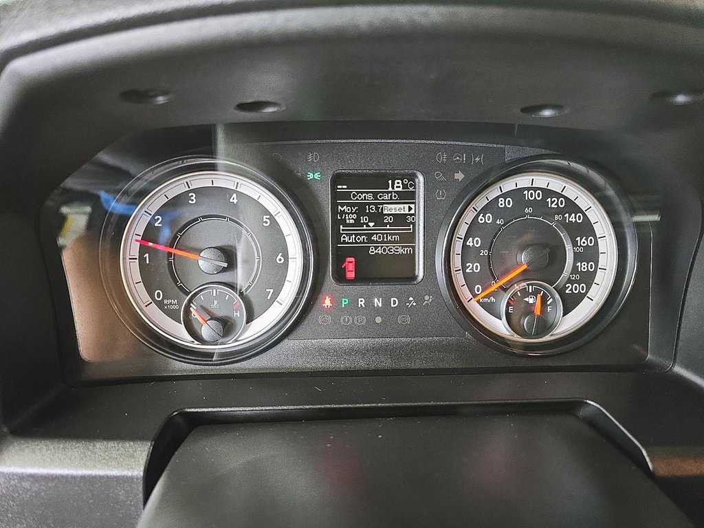 Ram 1500 Classic SLT CREW CAB 4X4 // V8 2022 à Sherbrooke, Québec - 14 - w1024h768px