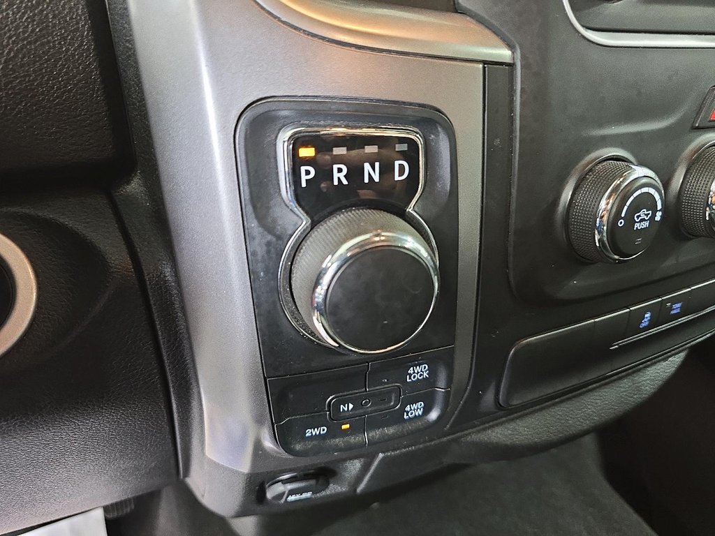 Ram 1500 Classic SLT CREW CAB 4X4 // V8 2022 à Sherbrooke, Québec - 15 - w1024h768px