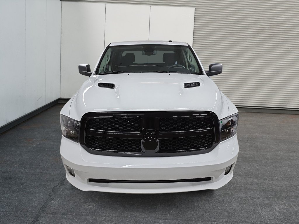 Ram 1500 Classic EXPRESS 4X4 CREW CAB NIGHT EDITION // PLAN OR 434S 2022-1