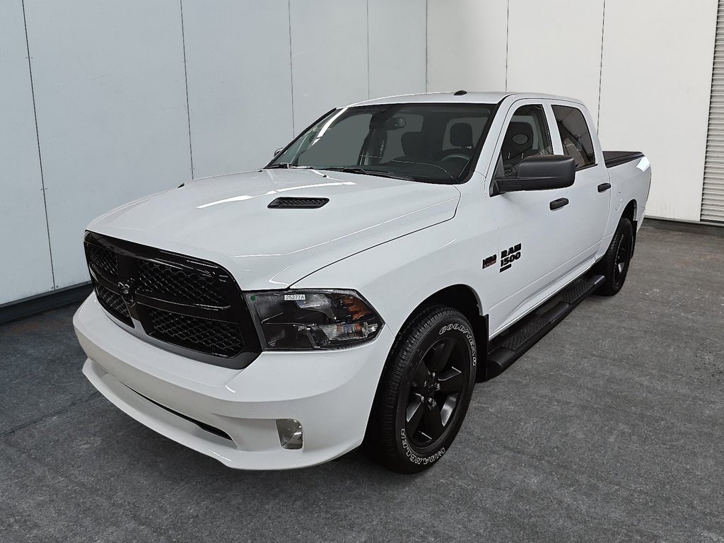 Ram 1500 Classic EXPRESS 4X4 CREW CAB NIGHT EDITION // PLAN OR 434S 2022-0