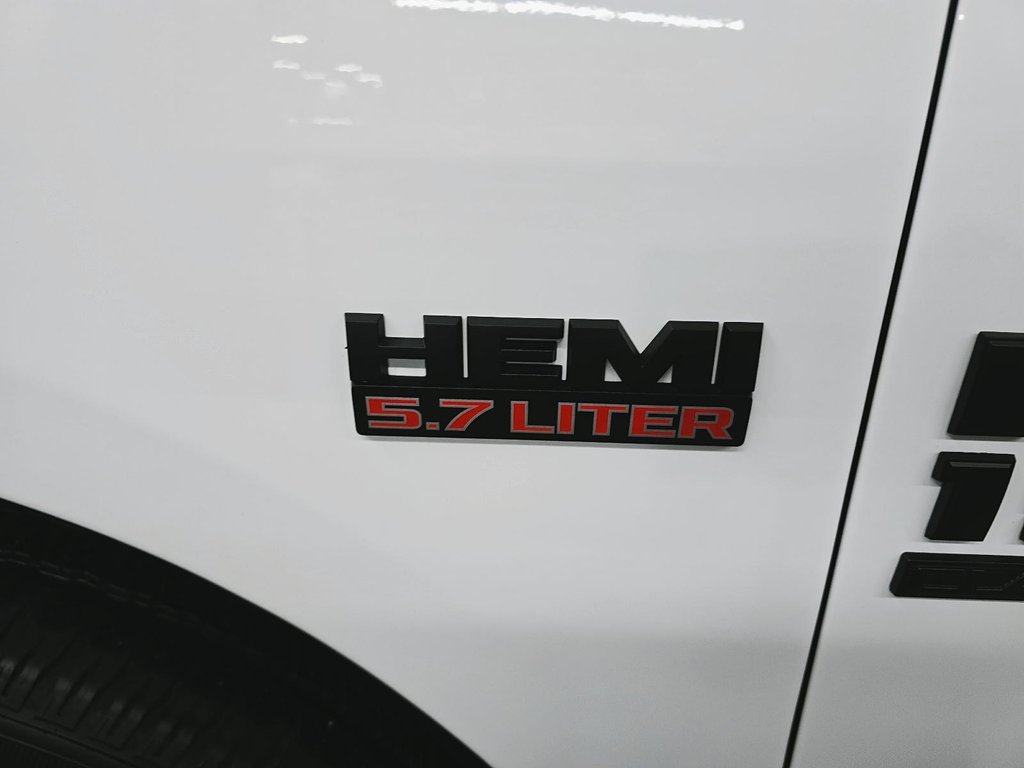 Ram 1500 Classic EXPRESS 4X4 CREW CAB NIGHT EDITION // PLAN OR 434S 2022-5