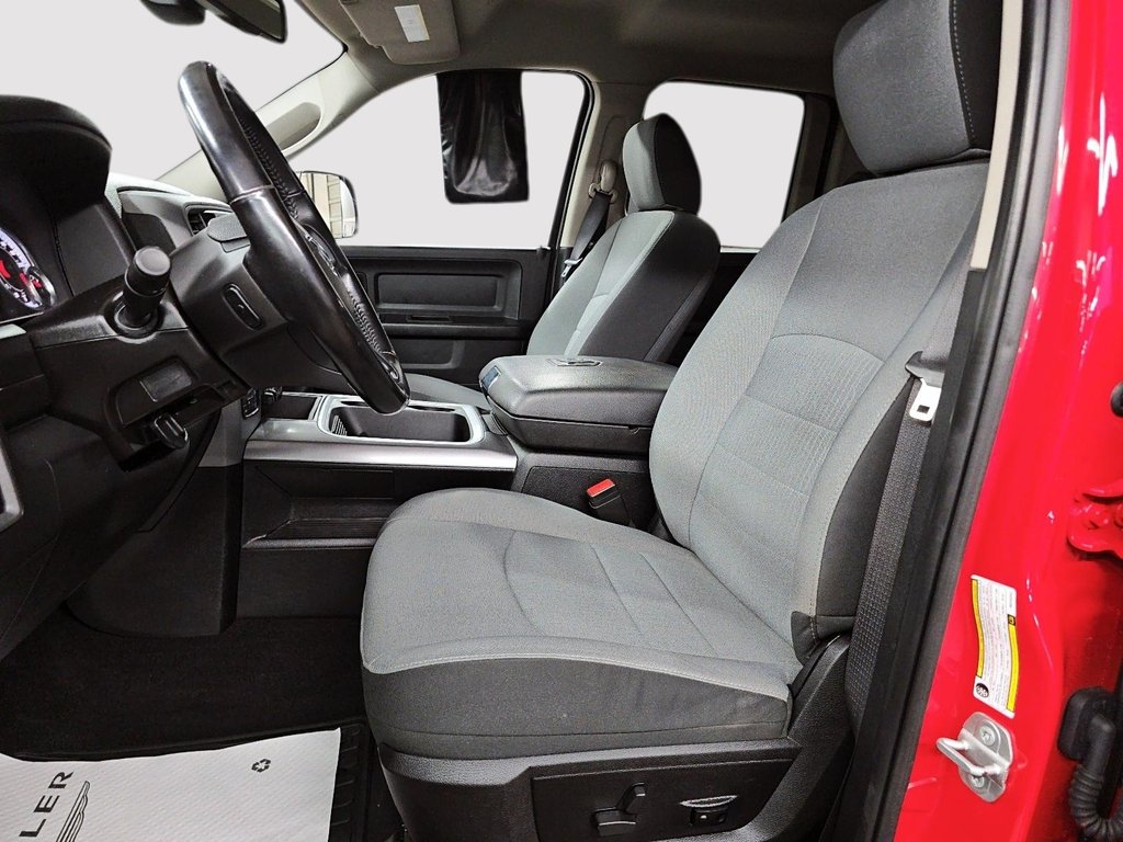 2022 Ram 1500 Classic EXPRESS  // BOÎTE 6.4'' in Sherbrooke, Quebec - 9 - w1024h768px