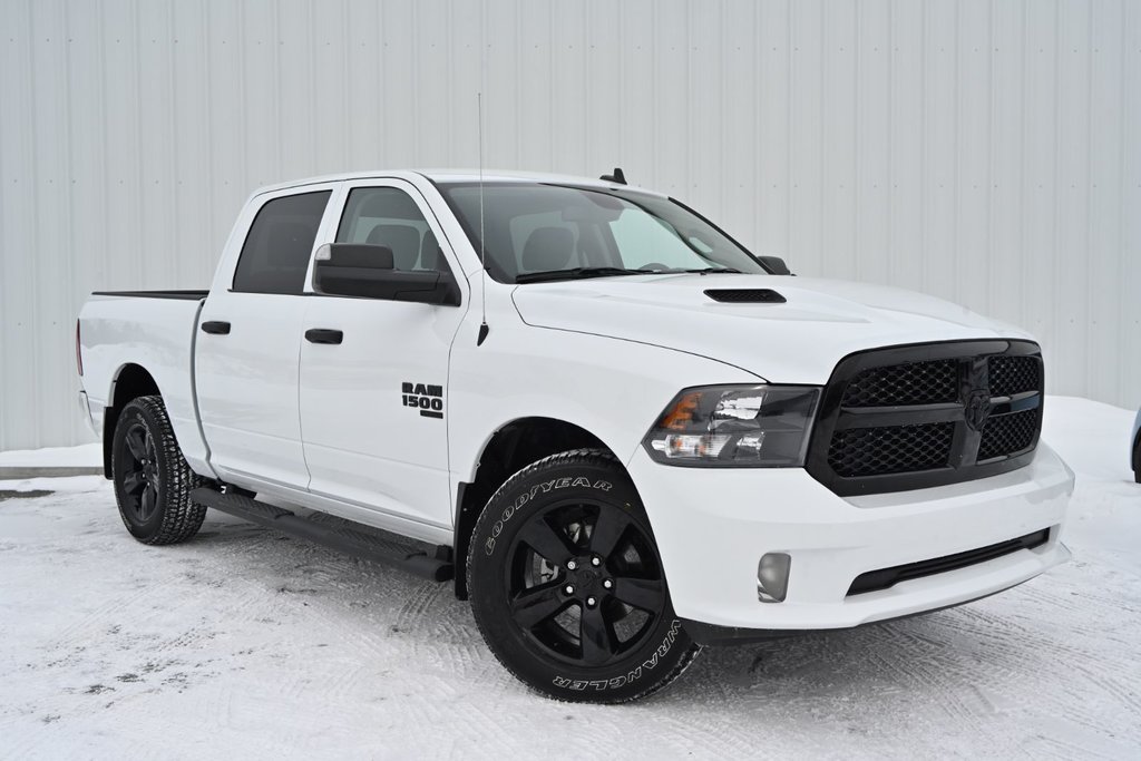 2023 Ram 1500 Classic EXPRESS in Sherbrooke, Quebec - 2 - w1024h768px