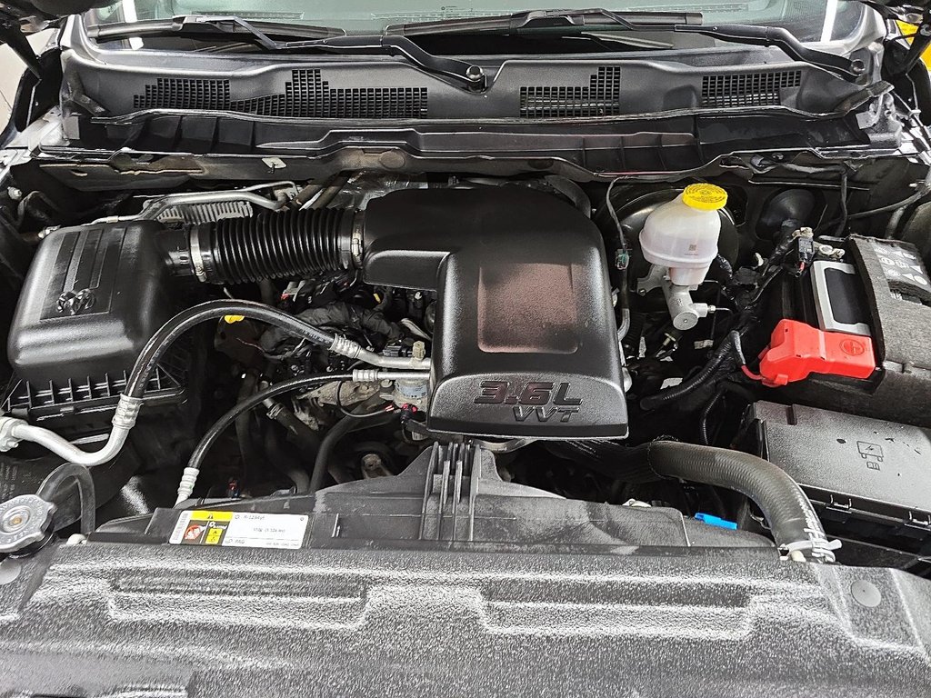 2023 Ram 1500 Classic EXPRESS / NIGHT EDITION // PENTASTAR-7