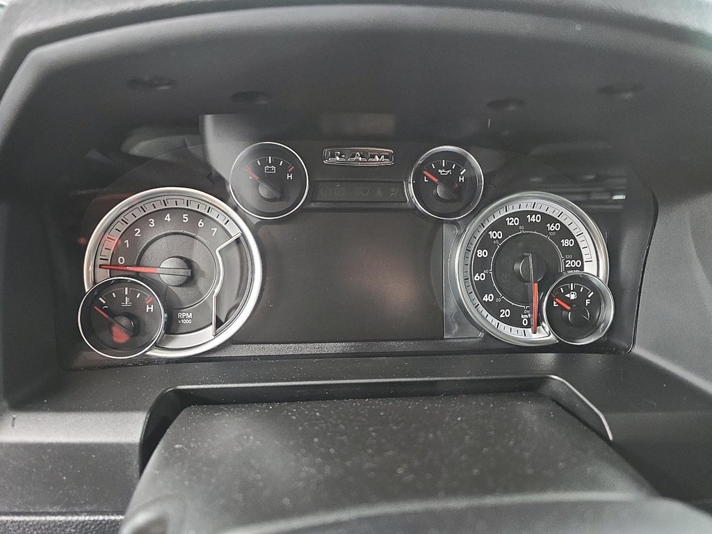 2023 Ram 1500 Classic EXPRESS / NIGHT EDITION // PENTASTAR in Sherbrooke, Quebec - 14 - w1024h768px