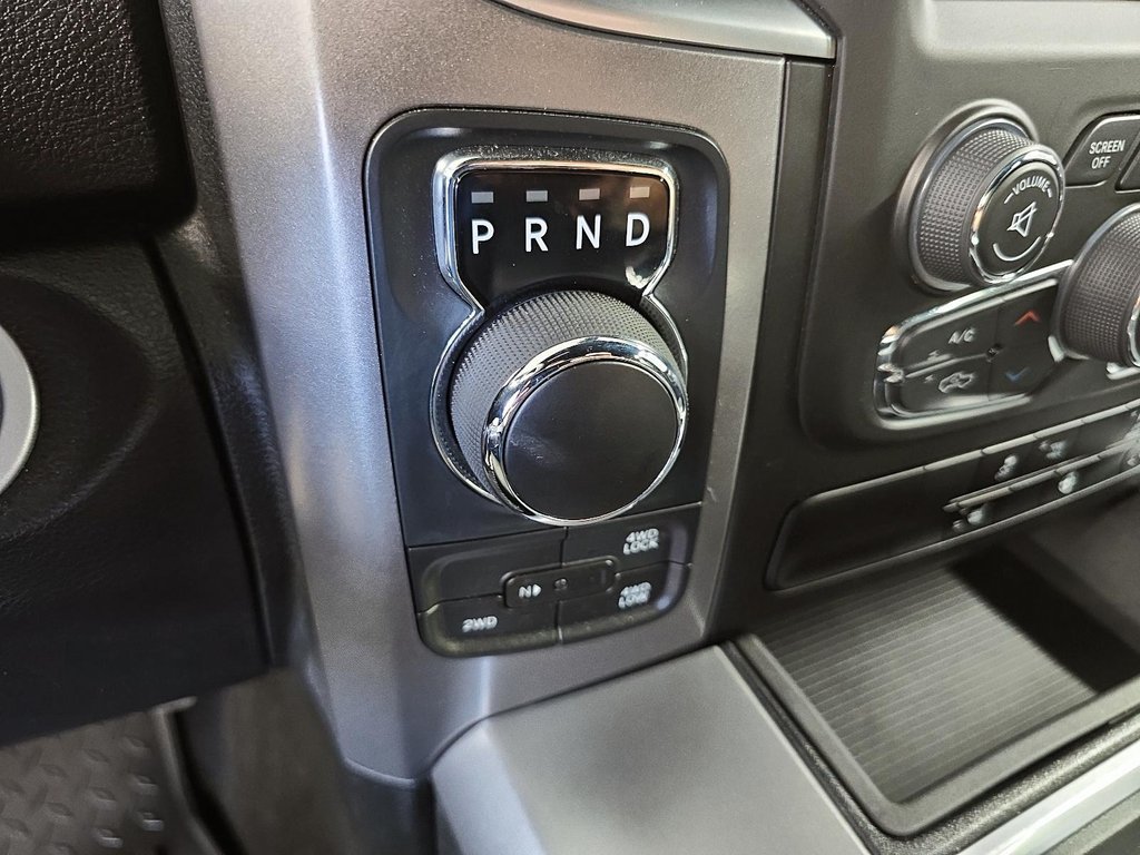 2024 Ram 1500 Classic WARLOCK 4X4 CREW CAB // V8 in Sherbrooke, Quebec - 15 - w1024h768px
