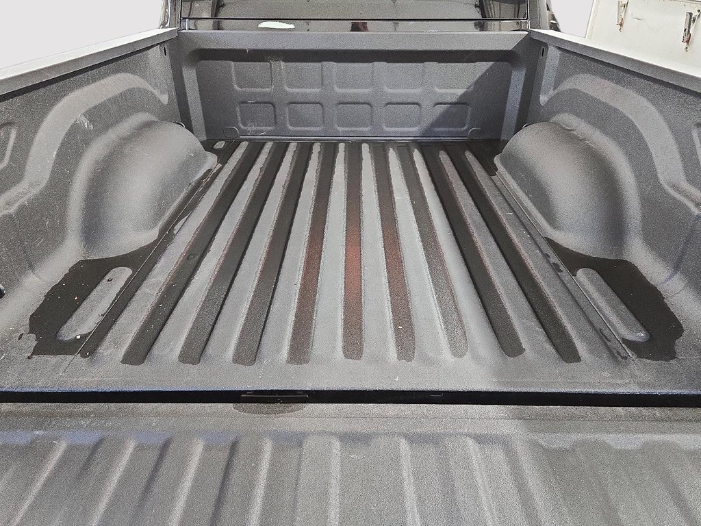 2024 Ram 1500 Classic WARLOCK 4X4 CREW CAB // V8 in Sherbrooke, Quebec - 17 - w1024h768px