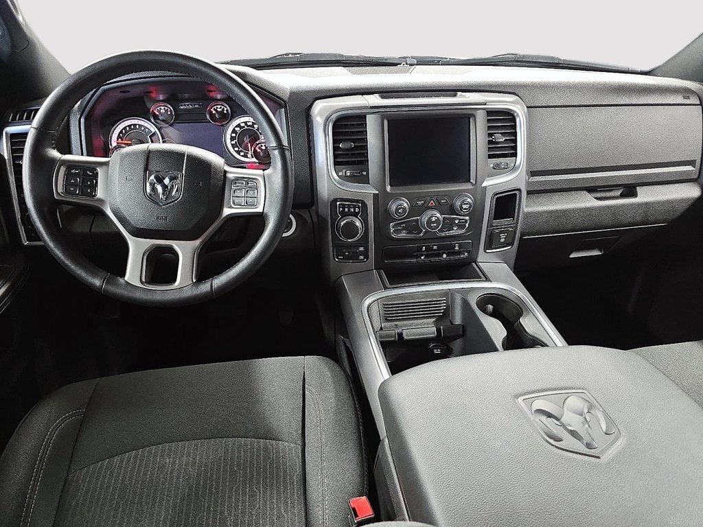 2024 Ram 1500 Classic WARLOCK 4X4 CREW CAB // V8 in Sherbrooke, Quebec - 10 - w1024h768px