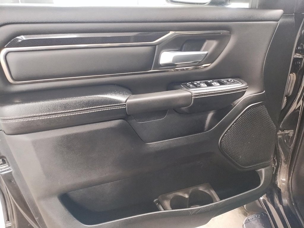 Ram 1500 SPORT 4X4 CREW CAB // TOIT PANO 2019 à Sherbrooke, Québec - 11 - w1024h768px