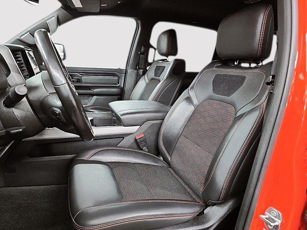 Ram 1500 BIG HORN 4X4 CREW CAB // BUILT TO SERVE 2021 à Sherbrooke, Québec - 9 - w1024h768px
