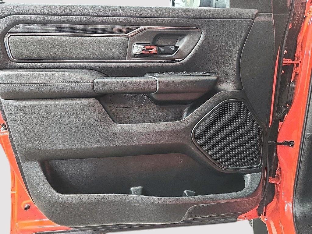 Ram 1500 BIG HORN 4X4 CREW CAB // BUILT TO SERVE 2021 à Sherbrooke, Québec - 11 - w1024h768px