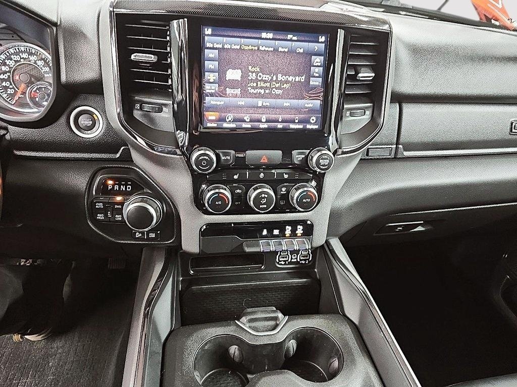 Ram 1500 BIG HORN 4X4 CREW CAB // BUILT TO SERVE 2021 à Sherbrooke, Québec - 19 - w1024h768px