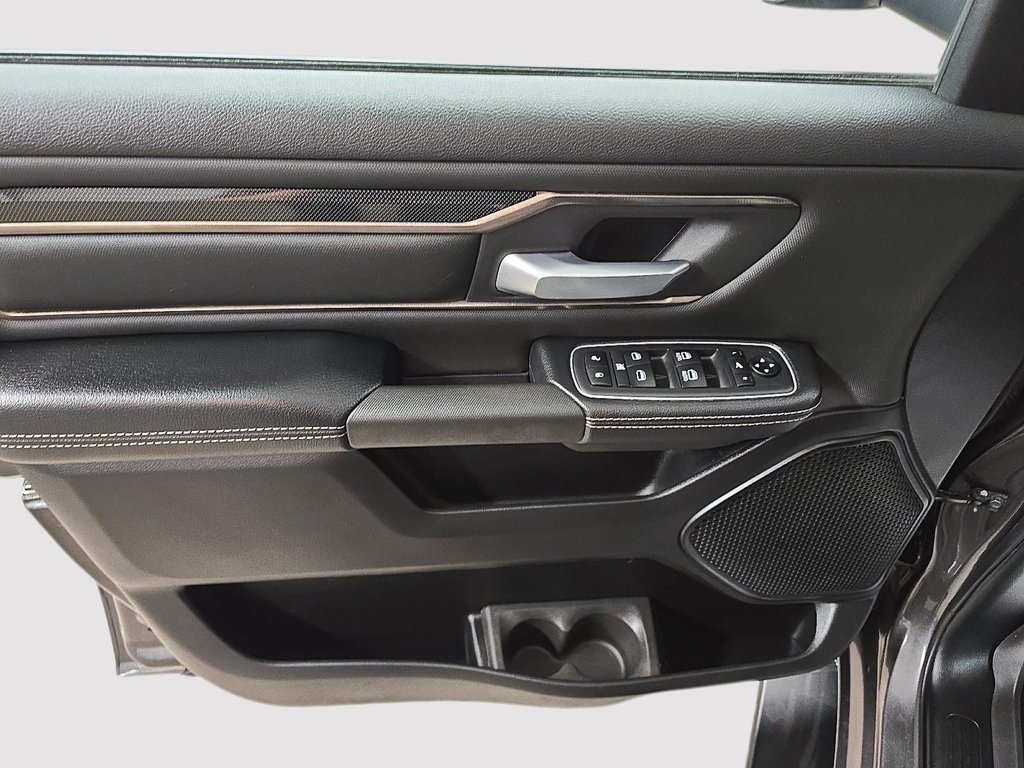 Ram 1500 SPORT 4X4 NIGHT EDITION CREW CAB // PLAN OR 5 ANS 2021 à Sherbrooke, Québec - 11 - w1024h768px