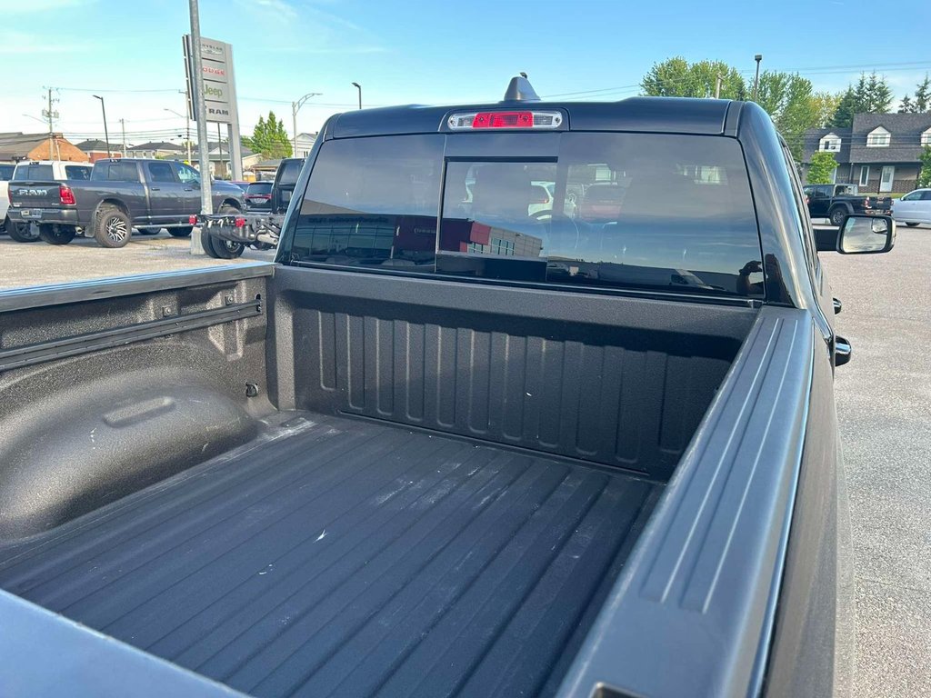 2021 Ram 1500 SPORT // CREWCAB // HEMI 5.7L in Sherbrooke, Quebec - 11 - w1024h768px