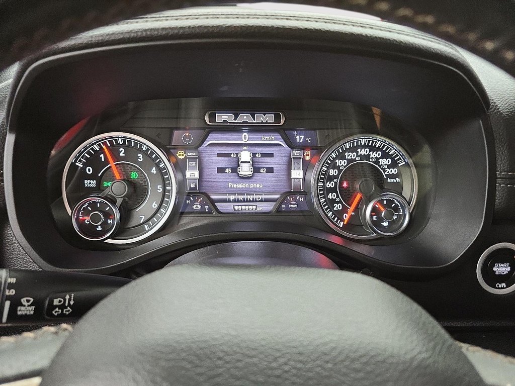 2022 Ram 1500 SPORT 4X4 CREW CAB // V8 // NIVEAU 2 in Sherbrooke, Quebec - 14 - w1024h768px