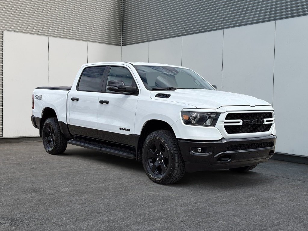 2023 Ram 1500 BIG HORN 4X4 CREW CAB // V8 // BACK COUNTRY in Sherbrooke, Quebec - 2 - w1024h768px