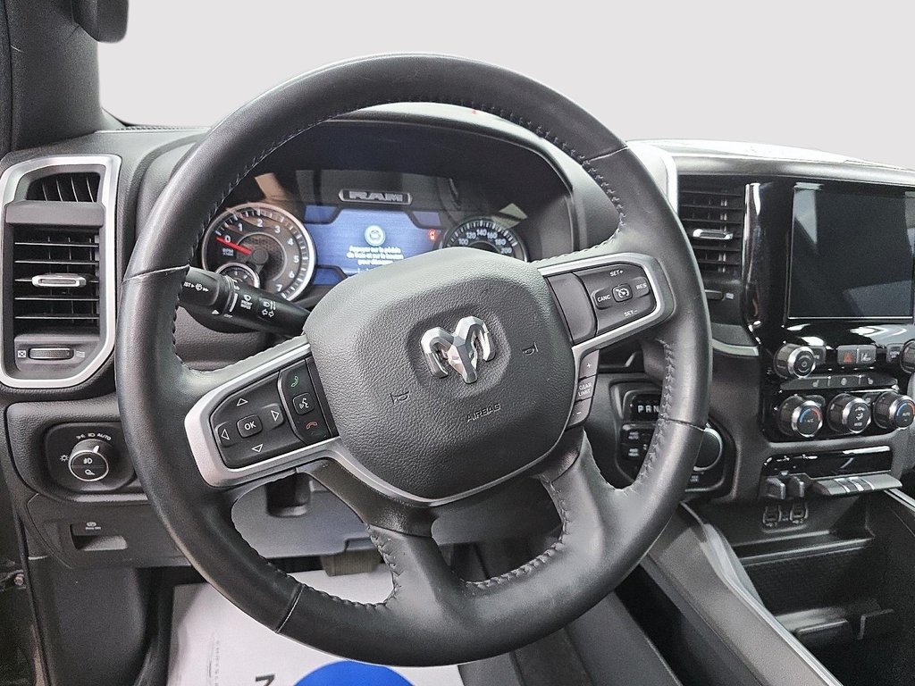 Ram 1500 BIG HORN 4X4 CREW CAB // V8 // TOUT-TERRAIN 2023 à Sherbrooke, Québec - 12 - w1024h768px