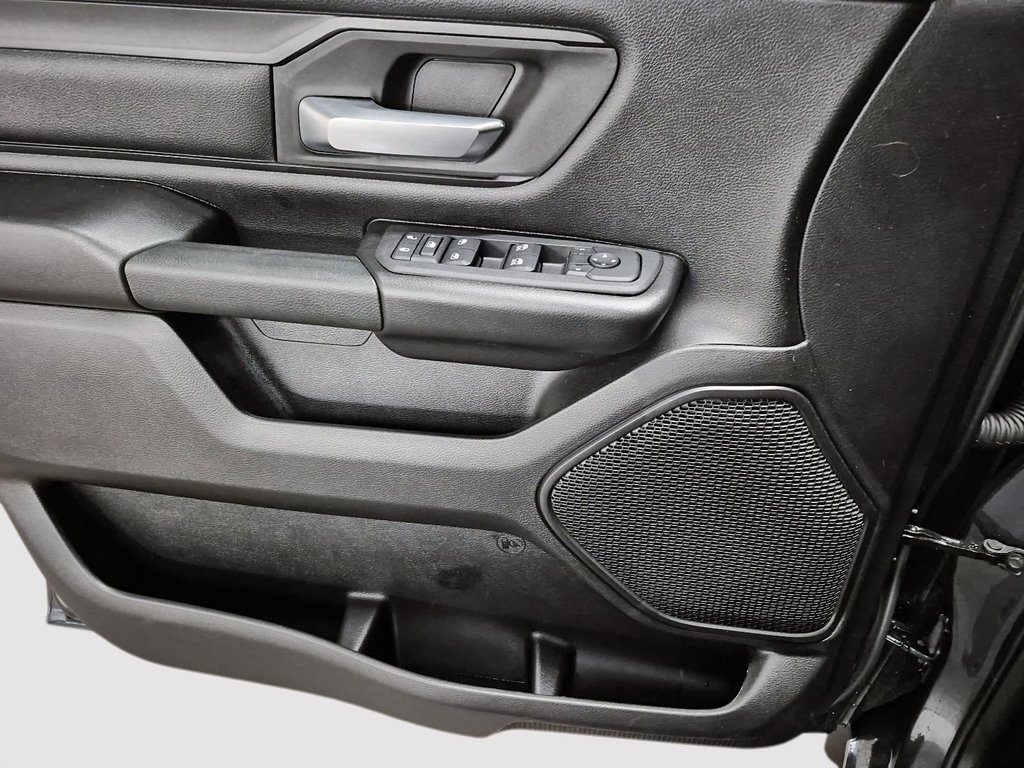 2025 Ram 1500 WARLOCK in Sherbrooke, Quebec - 11 - w1024h768px