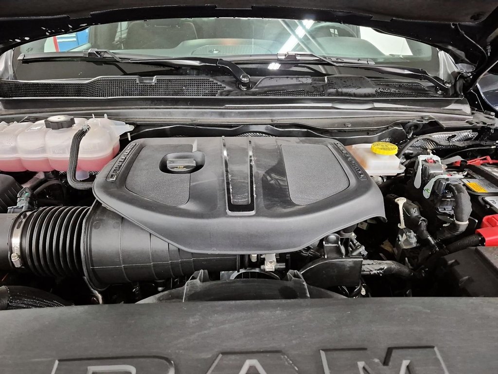 2025 Ram 1500 WARLOCK in Sherbrooke, Quebec - 8 - w1024h768px