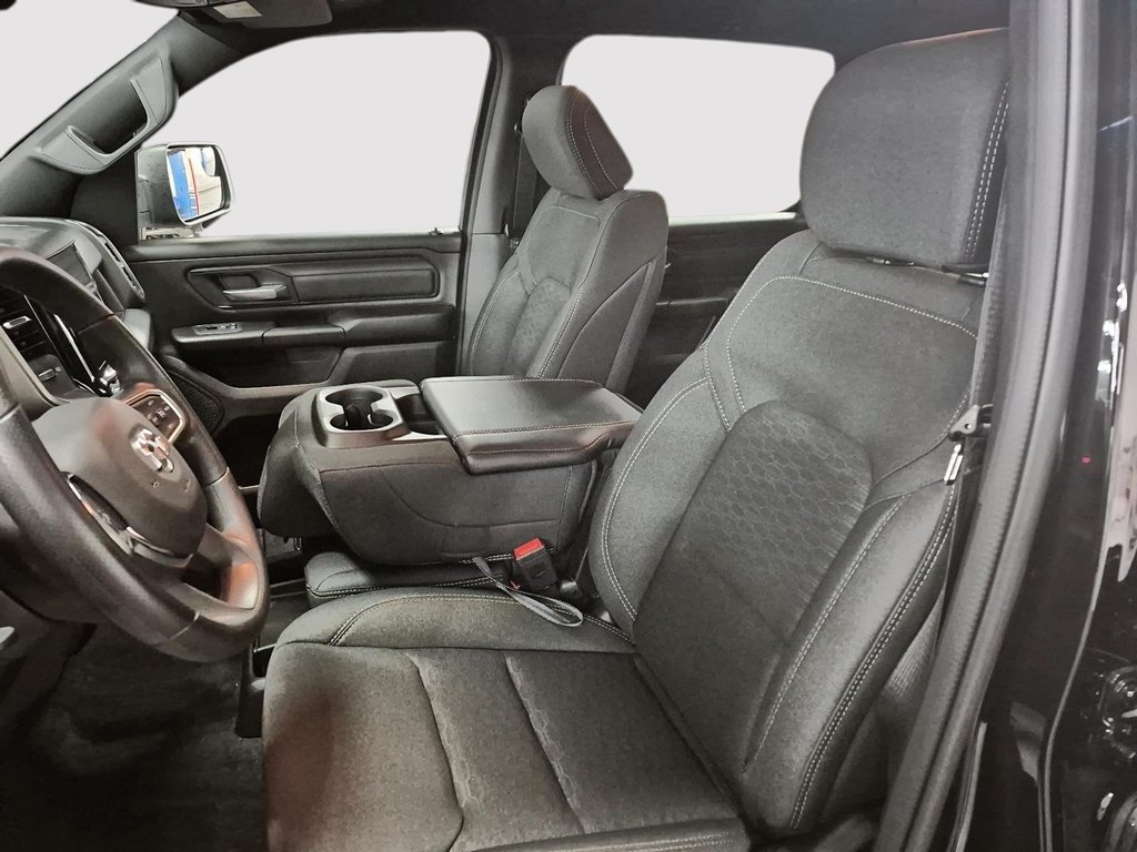 2025 Ram 1500 TRADESMAN in St-Jean-Sur-Richelieu, Quebec - 9 - w1024h768px