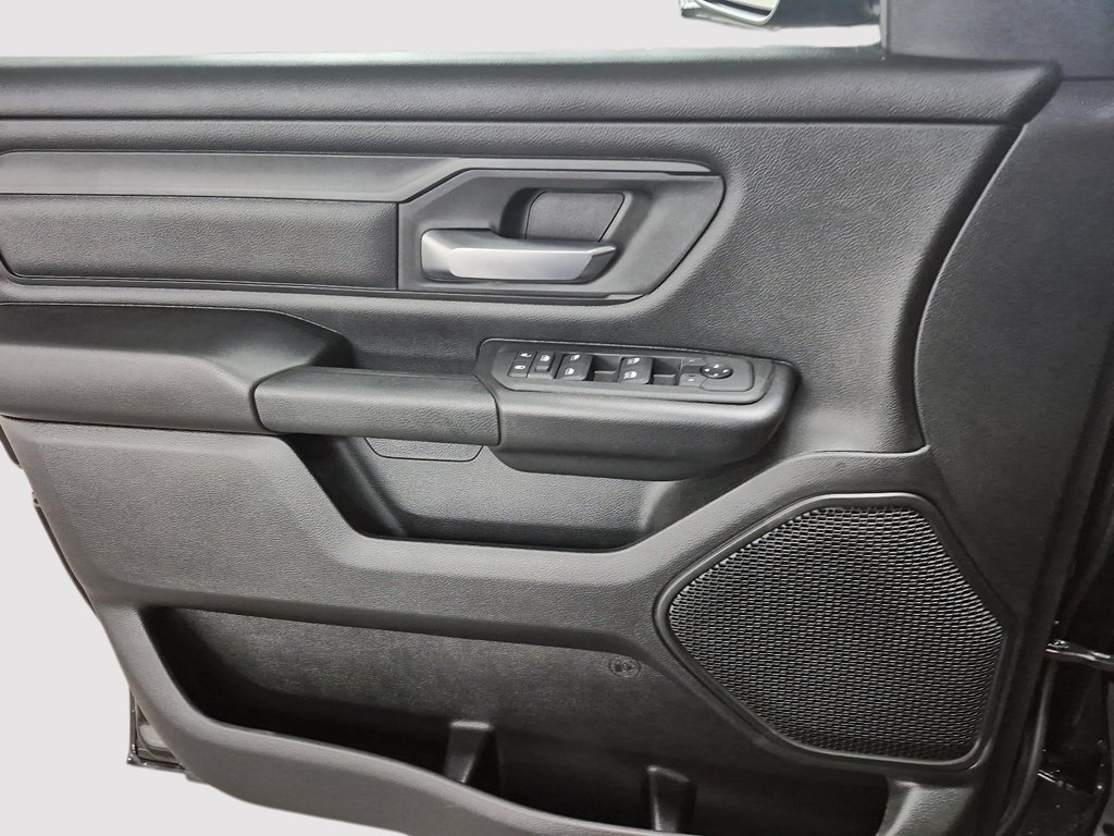 2025 Ram 1500 TRADESMAN in St-Jean-Sur-Richelieu, Quebec - 11 - w1024h768px