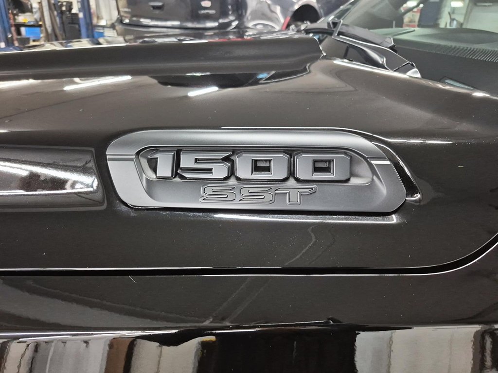 2025 Ram 1500 TRADESMAN in St-Jean-Sur-Richelieu, Quebec - 6 - w1024h768px