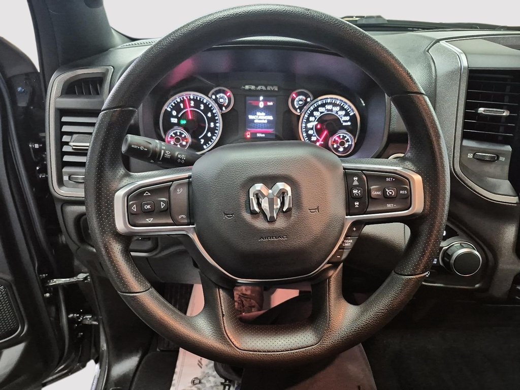 2025 Ram 1500 TRADESMAN in St-Jean-Sur-Richelieu, Quebec - 12 - w1024h768px