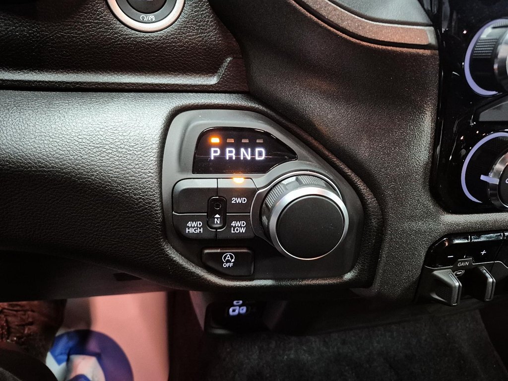 2025 Ram 1500 TRADESMAN in St-Jean-Sur-Richelieu, Quebec - 15 - w1024h768px