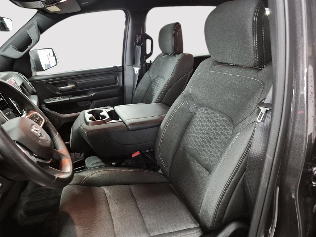 2025 Ram 1500 TRADESMAN in St-Jean-Sur-Richelieu, Quebec - 9 - w1024h768px