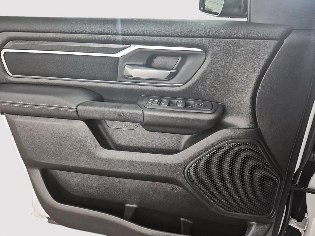 2025 Ram 1500 BIG HORN in St-Jean-Sur-Richelieu, Quebec - 11 - w1024h768px