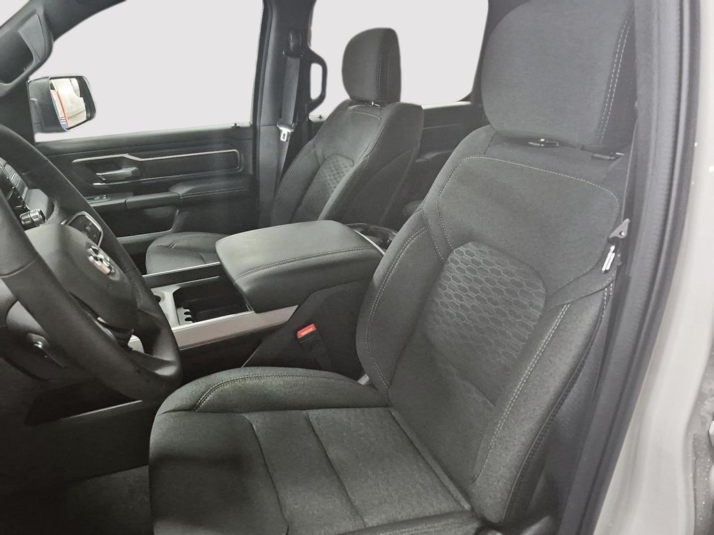 2025 Ram 1500 BIG HORN in St-Jean-Sur-Richelieu, Quebec - 9 - w1024h768px