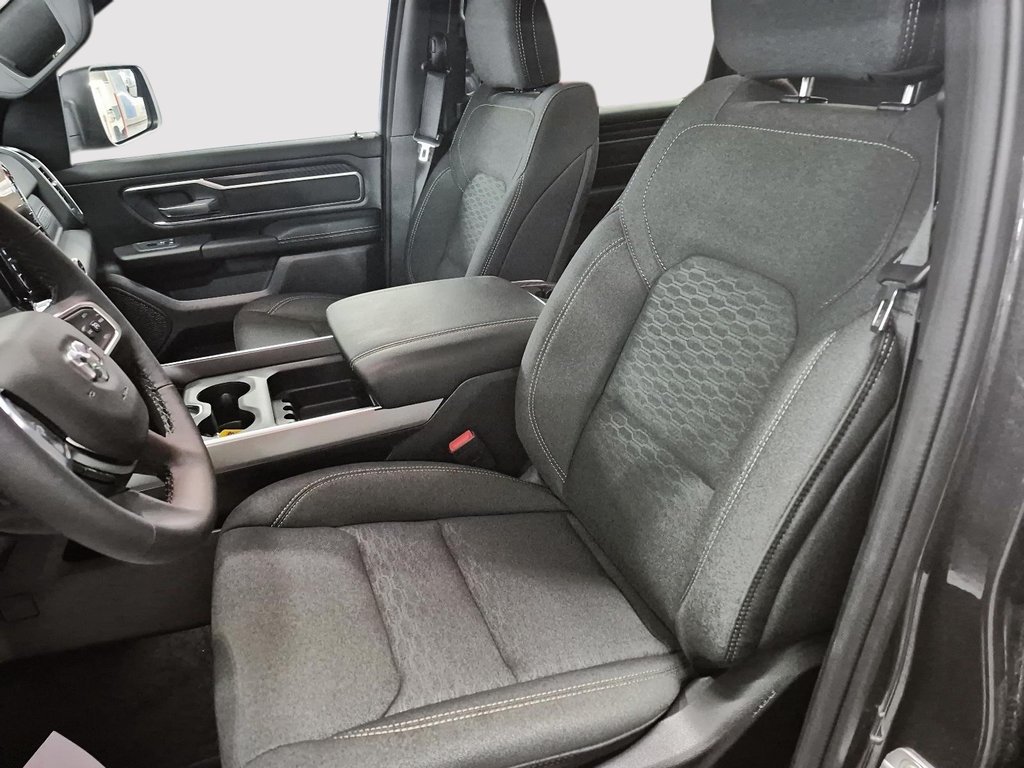 2025 Ram 1500 BIG HORN in St-Jean-Sur-Richelieu, Quebec - 9 - w1024h768px