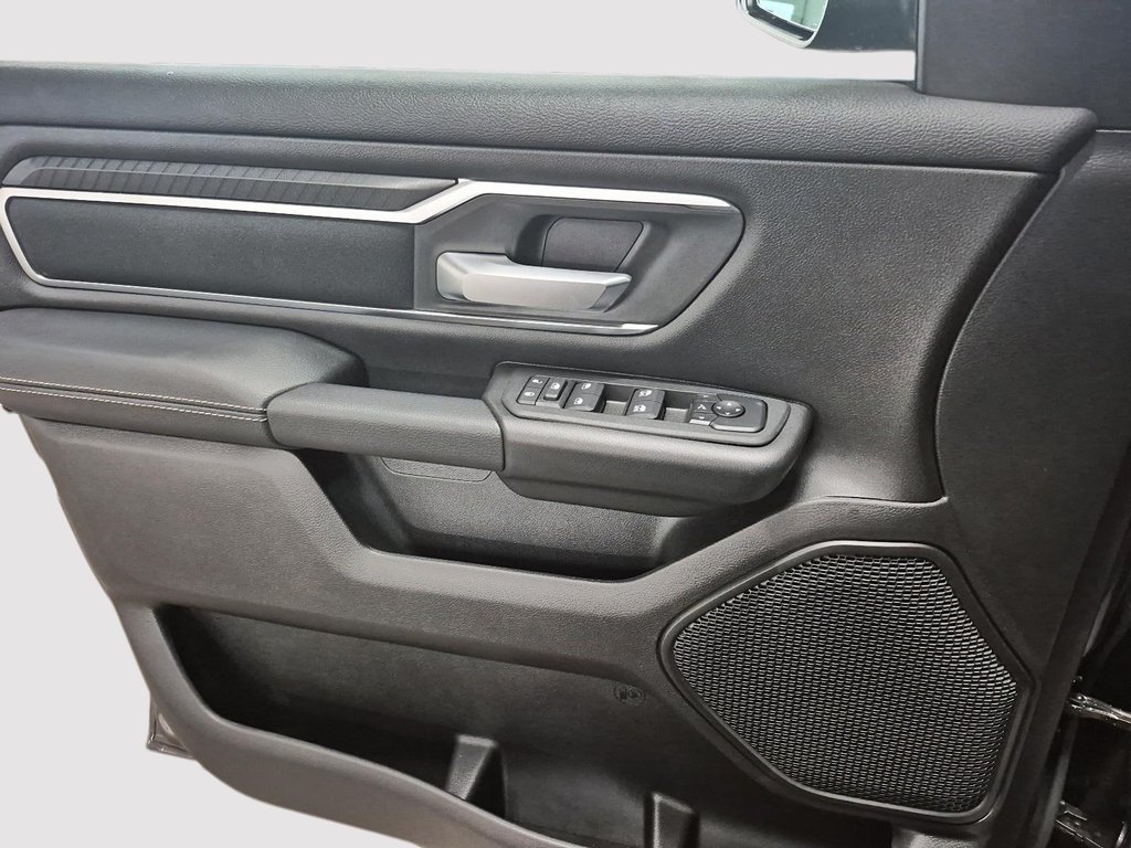 2025 Ram 1500 BIG HORN in St-Jean-Sur-Richelieu, Quebec - 11 - w1024h768px