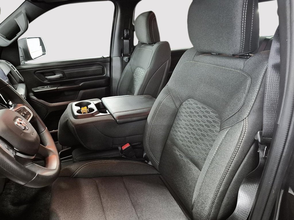 2025 Ram 1500 TRADESMAN in St-Jean-Sur-Richelieu, Quebec - 10 - w1024h768px