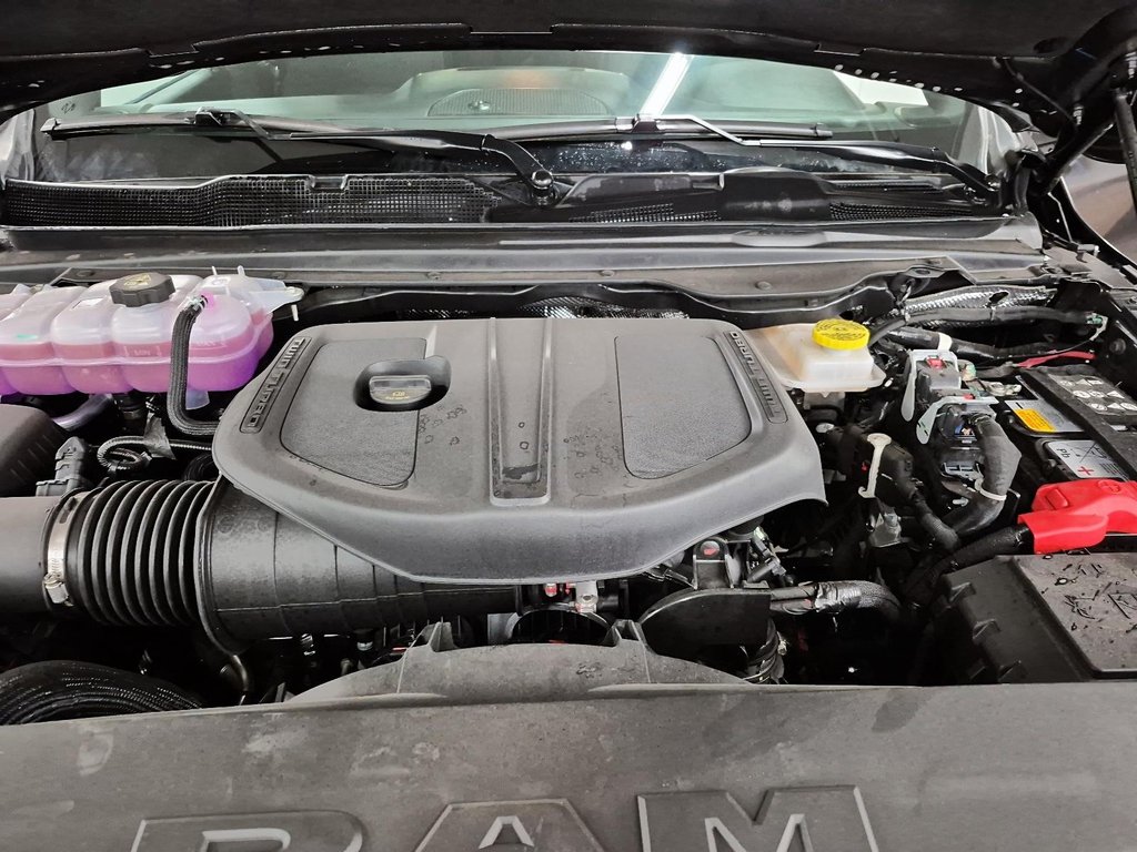 2025 Ram 1500 TRADESMAN in St-Jean-Sur-Richelieu, Quebec - 9 - w1024h768px