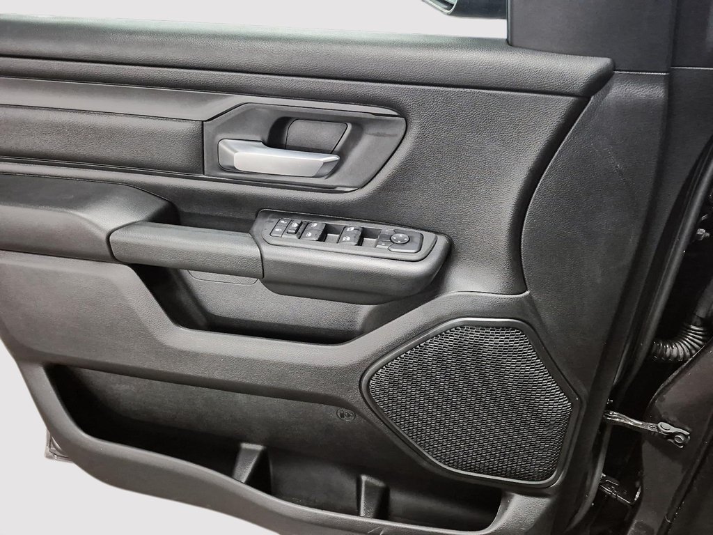 2025 Ram 1500 TRADESMAN in St-Jean-Sur-Richelieu, Quebec - 12 - w1024h768px