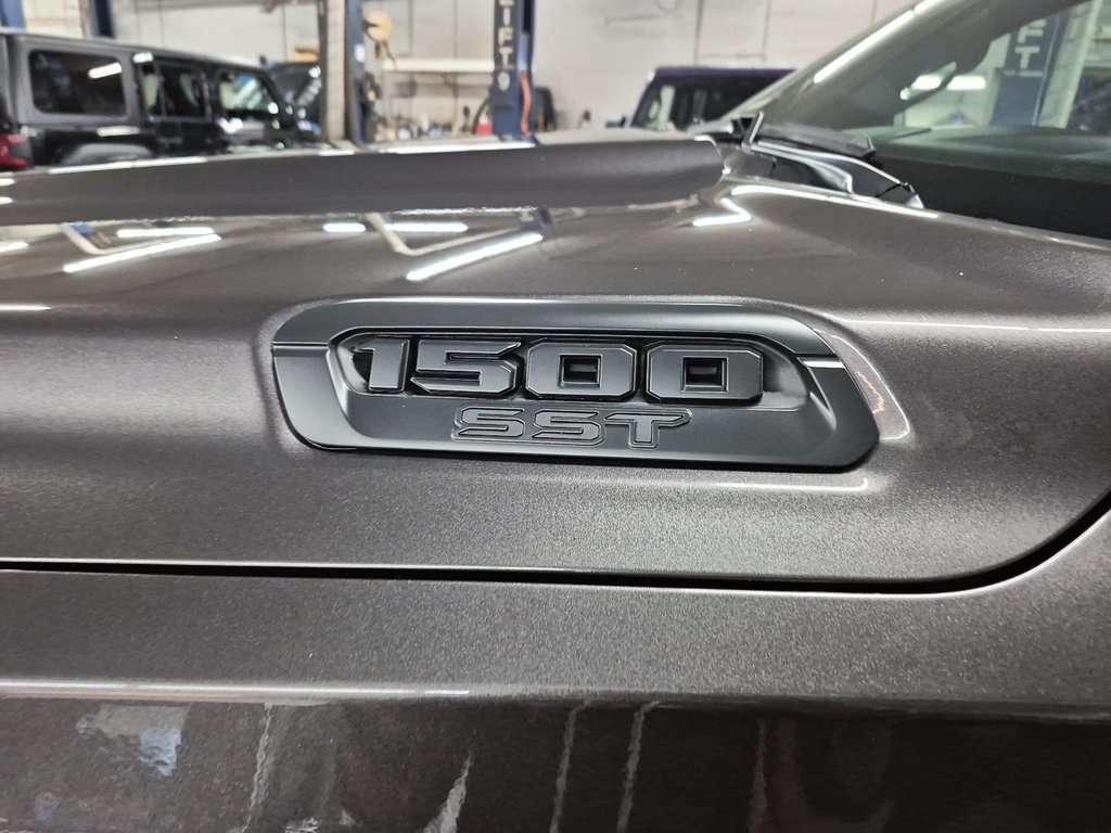 2025 Ram 1500 TRADESMAN in St-Jean-Sur-Richelieu, Quebec - 6 - w1024h768px