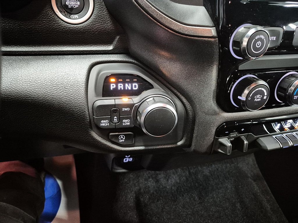 2025 Ram 1500 TRADESMAN in St-Jean-Sur-Richelieu, Quebec - 16 - w1024h768px