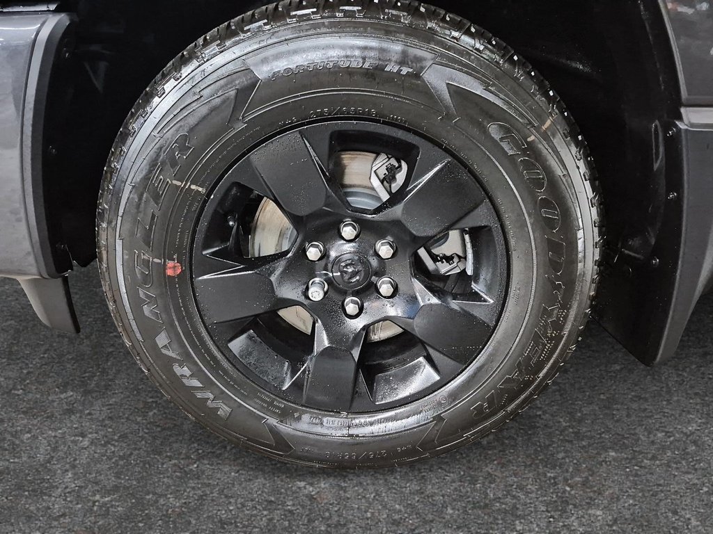 2025 Ram 1500 TRADESMAN in St-Jean-Sur-Richelieu, Quebec - 7 - w1024h768px