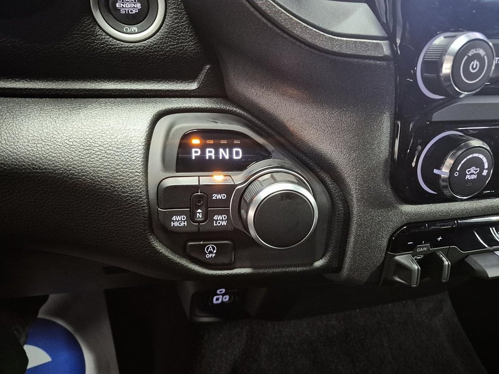 2025 Ram 1500 TRADESMAN in St-Jean-Sur-Richelieu, Quebec - 15 - w1024h768px