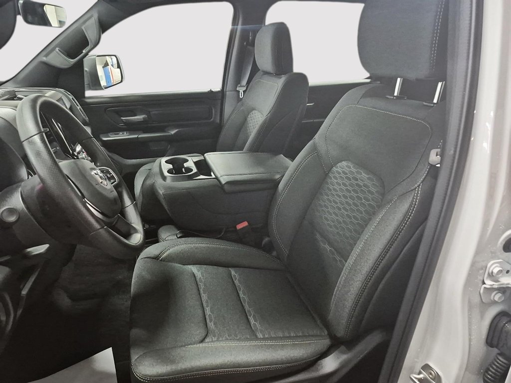 2025 Ram 1500 TRADESMAN in St-Jean-Sur-Richelieu, Quebec - 9 - w1024h768px