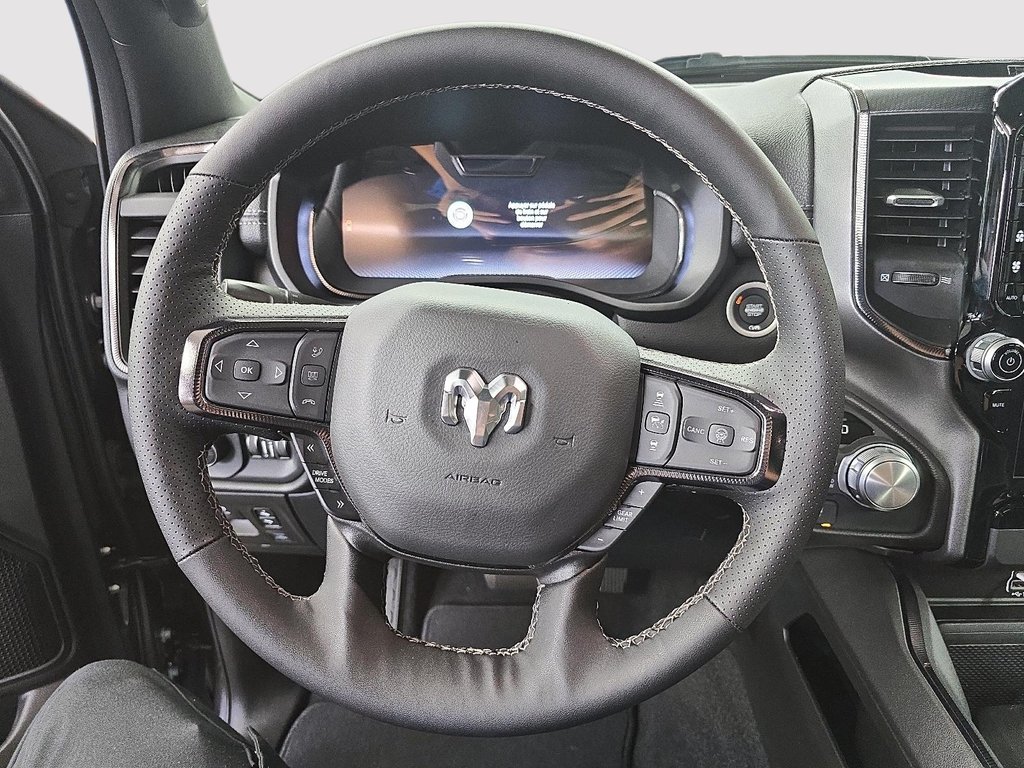 Ram 1500 SPORT 4X4 CEW CAB // TOIT PANORAMIQUE 2025 à Sherbrooke, Québec - 12 - w1024h768px