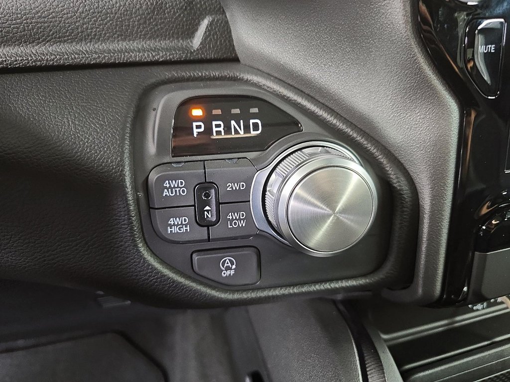 Ram 1500 SPORT 4X4 CEW CAB // TOIT PANORAMIQUE 2025 à Sherbrooke, Québec - 15 - w1024h768px