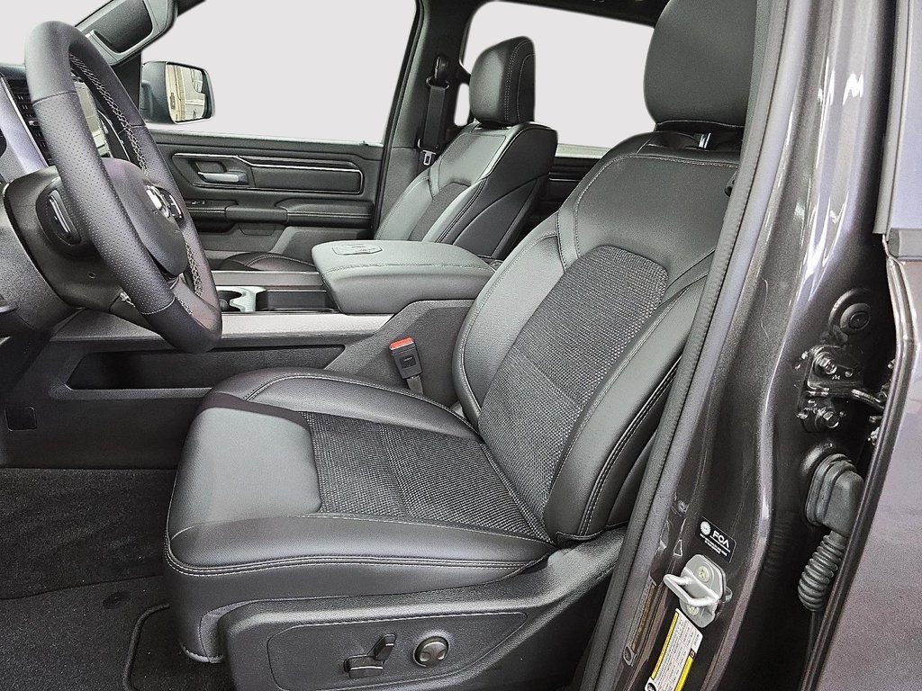 Ram 1500 SPORT 4X4 CEW CAB // TOIT PANORAMIQUE 2025 à Sherbrooke, Québec - 9 - w1024h768px